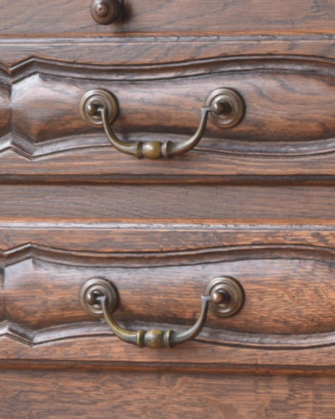 ビューロー　アンティーク家具　南仏スタイルのアンティーク家具、猫脚が美しいビューロー（デスク）。引き出しの取っ手も美しいデザイン。(j-1907-f)