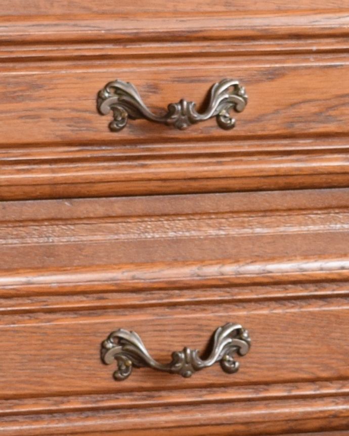 ビューロー　アンティーク家具　フランスの美しいアンティーク家具、南フランスの香り漂うビューロー（デスク）。扉の取っ手も美しいデザイン。(j-1915-f)