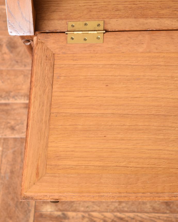 ビューロー　アンティーク家具　フランスの美しいアンティーク家具、南フランスの香り漂うビューロー（デスク）。アンティークの風合いをお楽しみください。(j-1915-f)