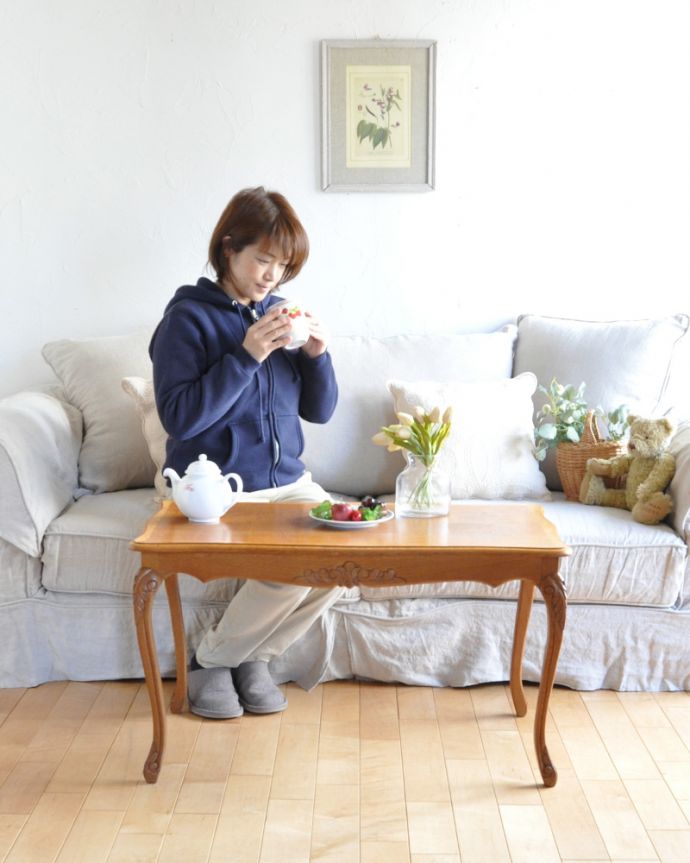 アンティークのテーブル　アンティーク家具　市松模様の天板がステキなコーヒーテーブル、アンティーク南仏家具。フランスらしい優雅な時間もお届けします。(j-1928-f)