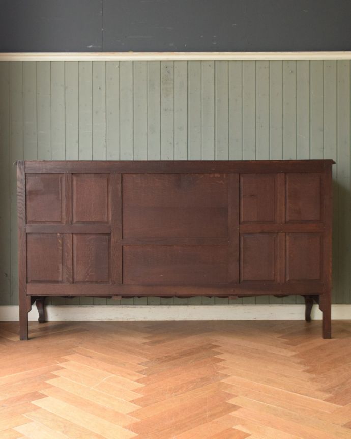 サイドボード　アンティーク家具　フランス輸入の華やかなアンティーク家具、お花の彫刻が美しいサイドボード。後ろ姿も見て下さい。(j-1941-f)