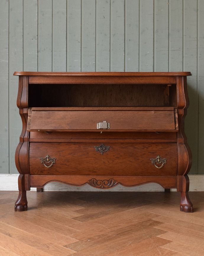 アンティークのチェスト　アンティーク家具　南フランススタイルのアンティーク家具、フラップ扉付のチェスト＆シェルフ（コモード） 。上の段はフラップ扉になっています。(j-1952-f)