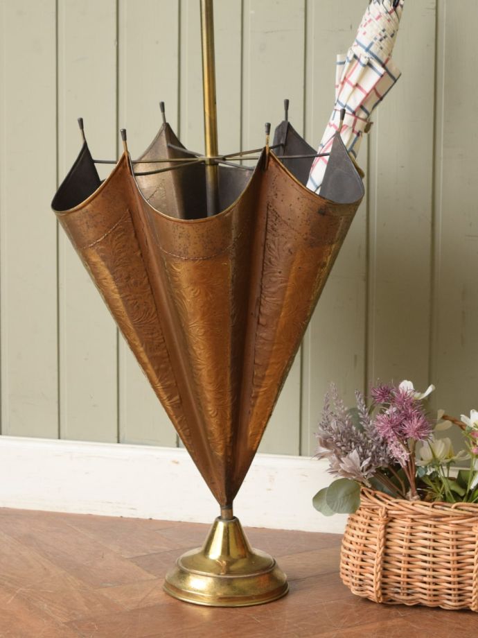 フランスで見つけた傘立て、傘の形をしたアンティークのアンブレラ