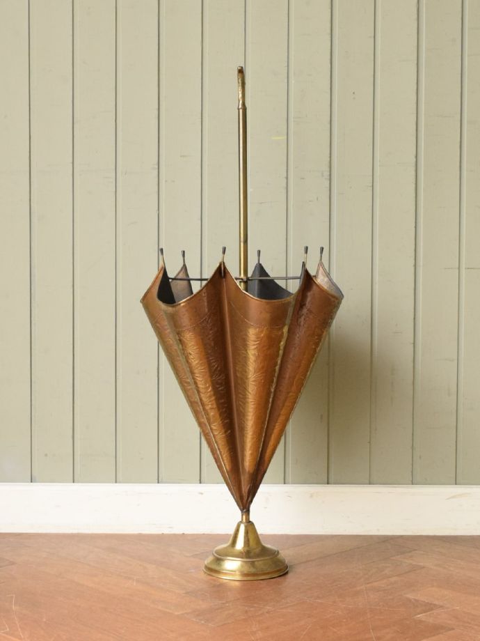 フランスで見つけた傘立て、傘の形をしたアンティークのアンブレラ