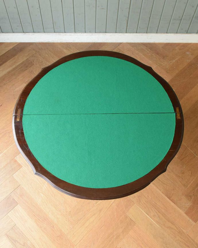 アンティークのテーブル　アンティーク家具　イギリスから届いたアンティーク家具、ハーフムーンのコンソール（ゲームテーブル）。ゲーム天板がでてきますこのテーブルは、２WAYタイプ。(j-1975-f)