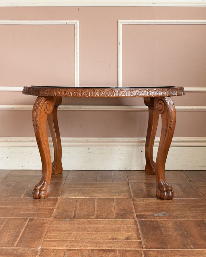 アンティークのテーブル　アンティーク家具　編み目が美しいガラス天板、フランス輸入のアンティークコーヒーテーブル 。横から見てもステキ真横から見るとこんな感じに見えます。(j-1977-f)