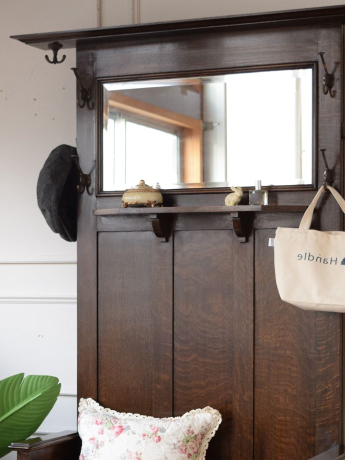 コート掛けになるアンティーク家具