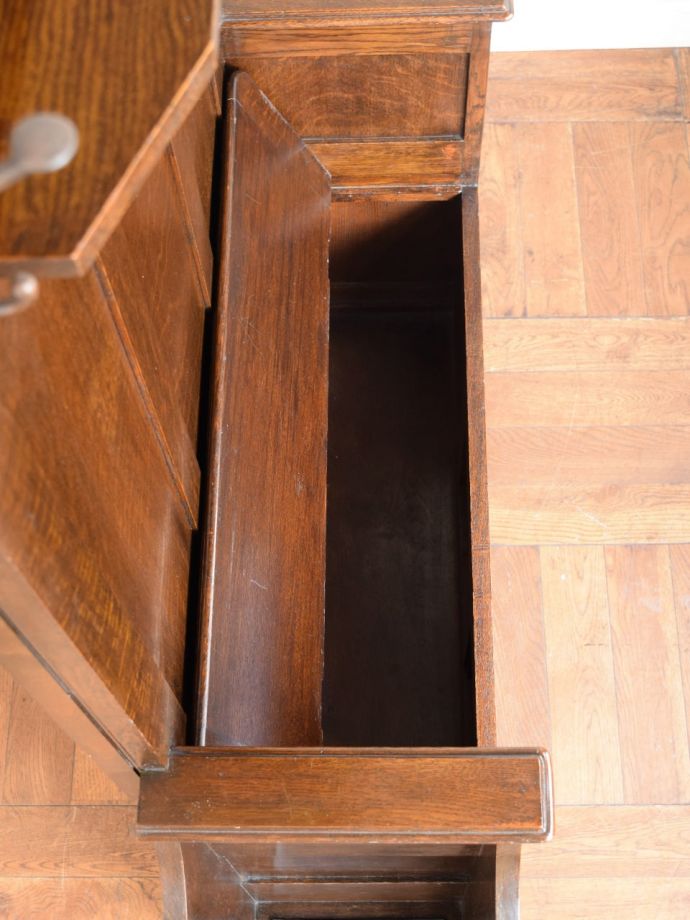 ベンチ付きのアンティーク家具