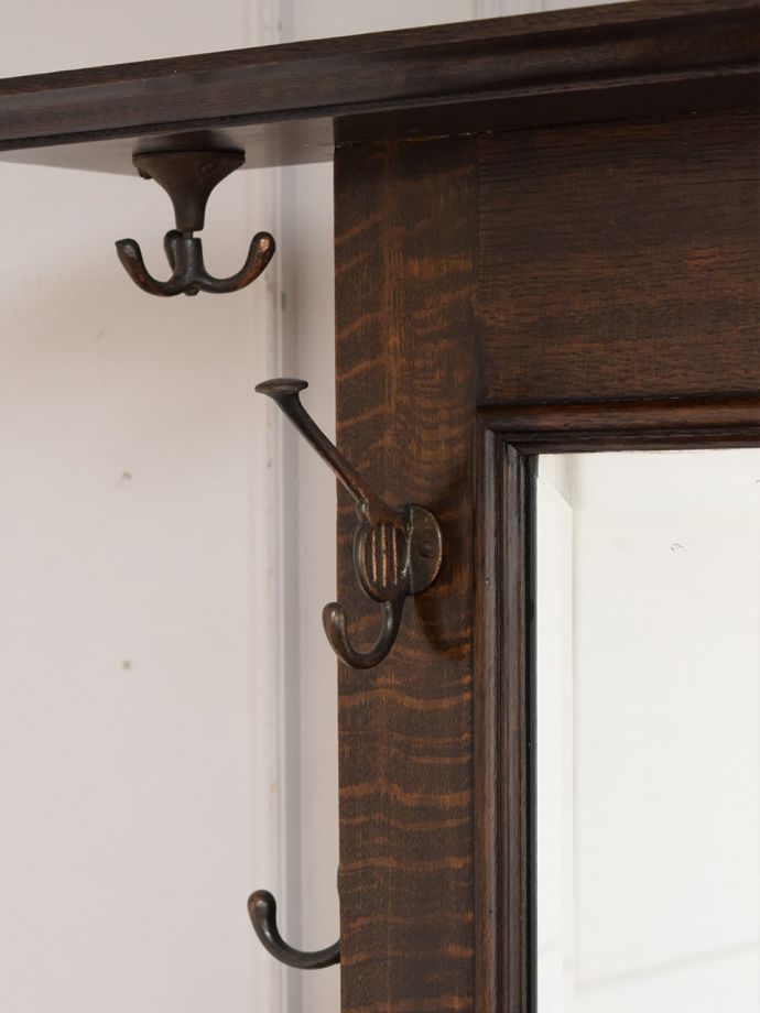 フック付きの家具