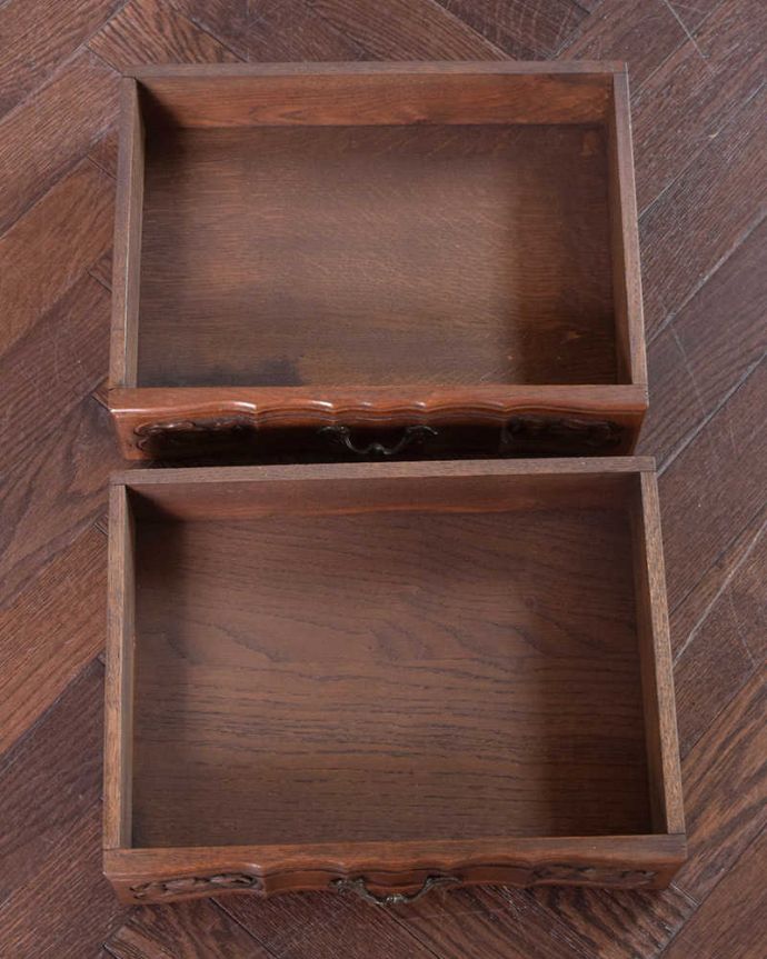 アンティークのチェスト　アンティーク家具　フランスの美しいアンティーク家具、コンパクトサイズのチェスト。引き出しの中もキレイに修復しました。(j-1995-f)