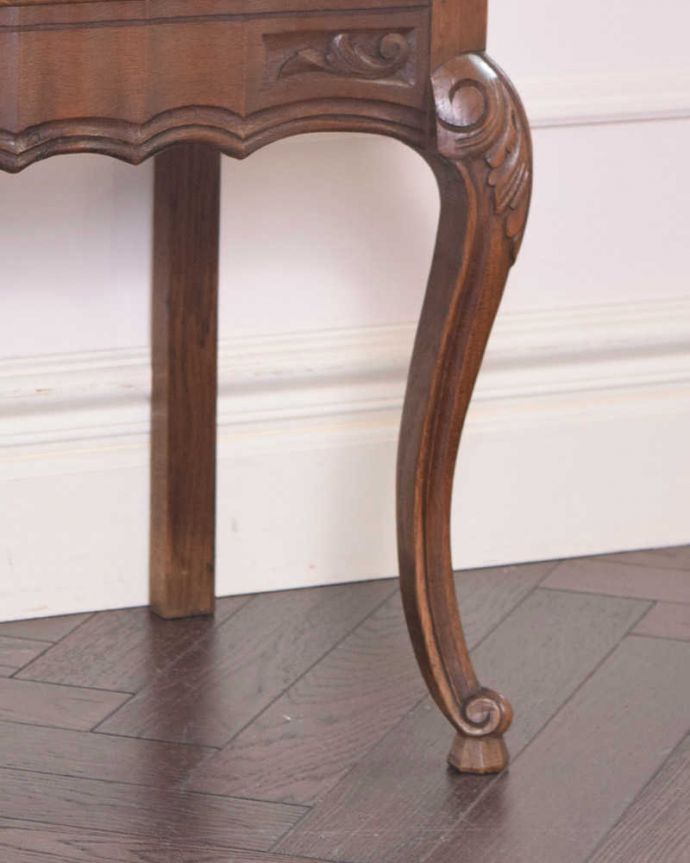 アンティークのチェスト　アンティーク家具　フランスの美しいアンティーク家具、コンパクトサイズのチェスト。女性1人でもラクラク運べます。(j-1995-f)