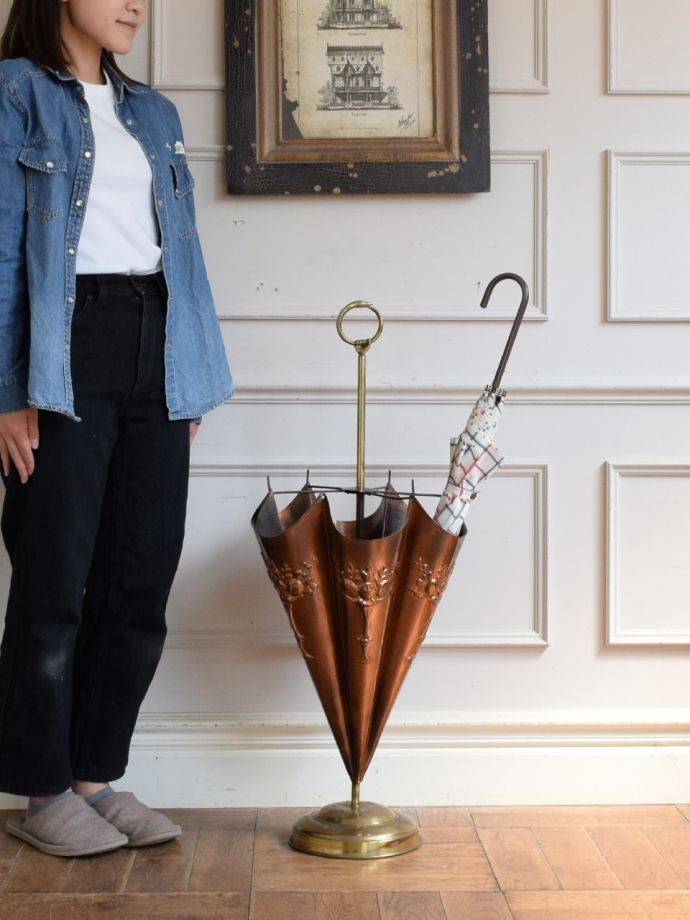 フランスで見つけた傘立て、傘の形をしたアンティークのアンブレラ