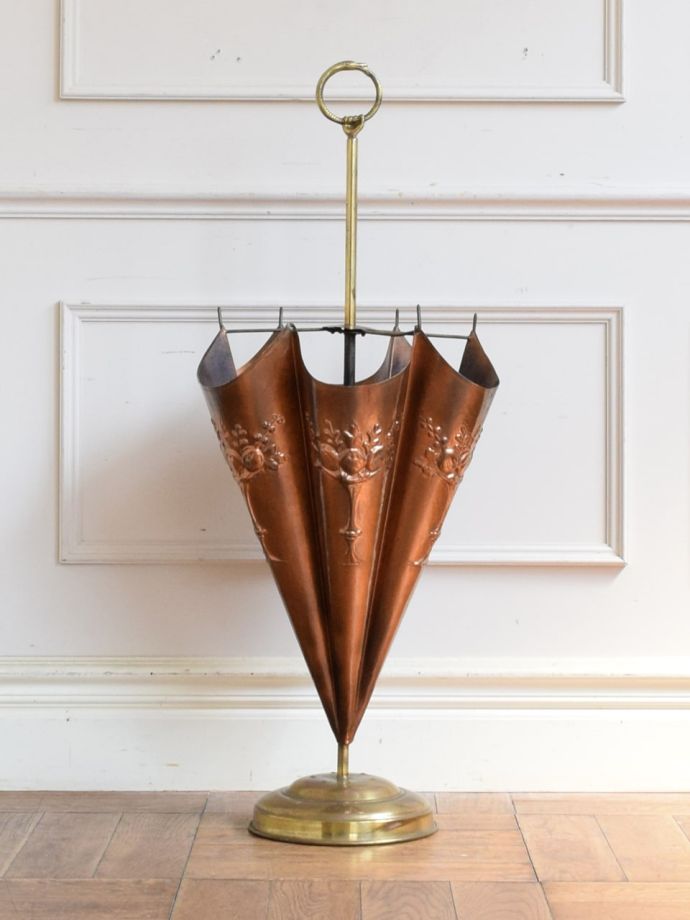 フランスで見つけた傘立て、傘の形をしたアンティークのアンブレラ