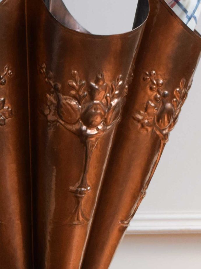 フランスで見つけた傘立て、傘の形をしたアンティークのアンブレラ