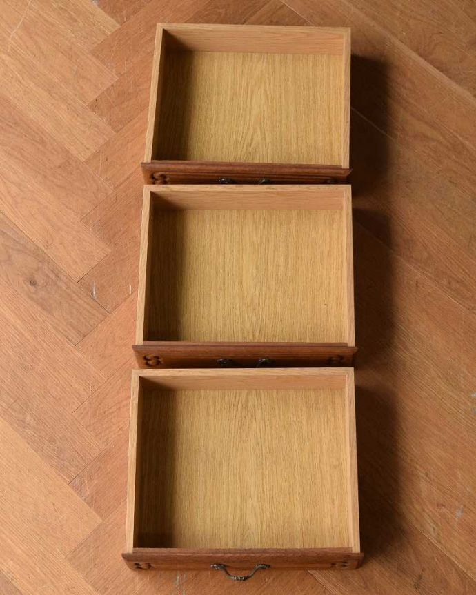 アンティークのチェスト アンティーク家具 南仏スタイルのアンティーク家具、フランスらしい小さなチェスト。引き出しの中もキレイに修復しました。(j-2027-f)