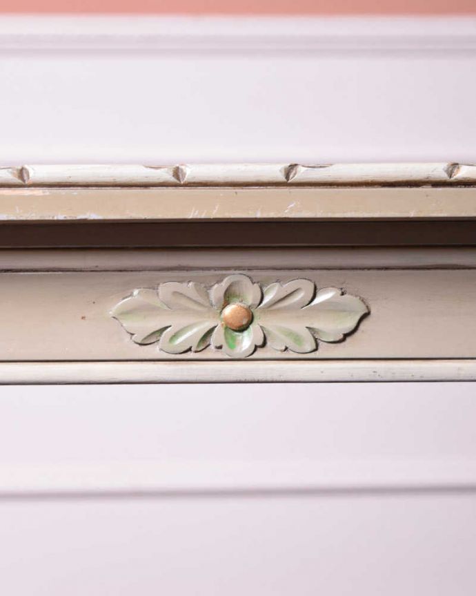 アンティークのテーブル アンティーク家具 ホワイトが珍しい編み目が美しいフランス輸入のアンティークコーヒーテーブル 。職人のこだわりを感じる細やかな仕事がされています。(j-2032-f)