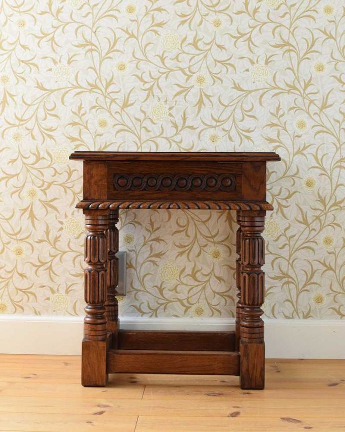 ソーイングボックス　アンティーク家具　サイドテーブルとしても使える豪華なアンティーク家具、フランス輸入のソーイングボックス。後ろ姿も見て下さい。(j-2039-f)