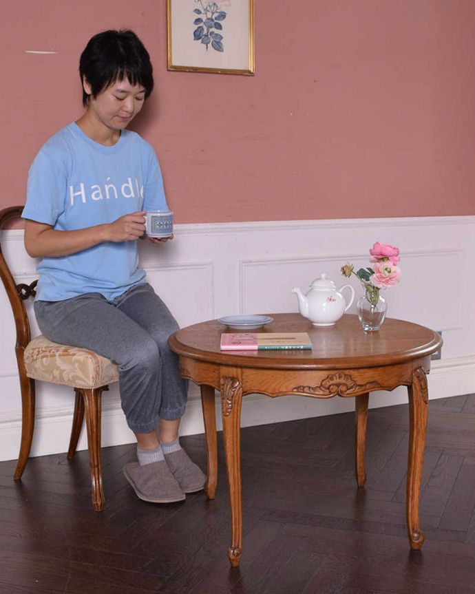 アンティークのテーブル アンティーク家具 フランスのアンティーク家具、猫脚のオケージョナルテーブル(コーヒーテーブル)。フランスらしい優雅な時間もお届けします。(j-2043-f)