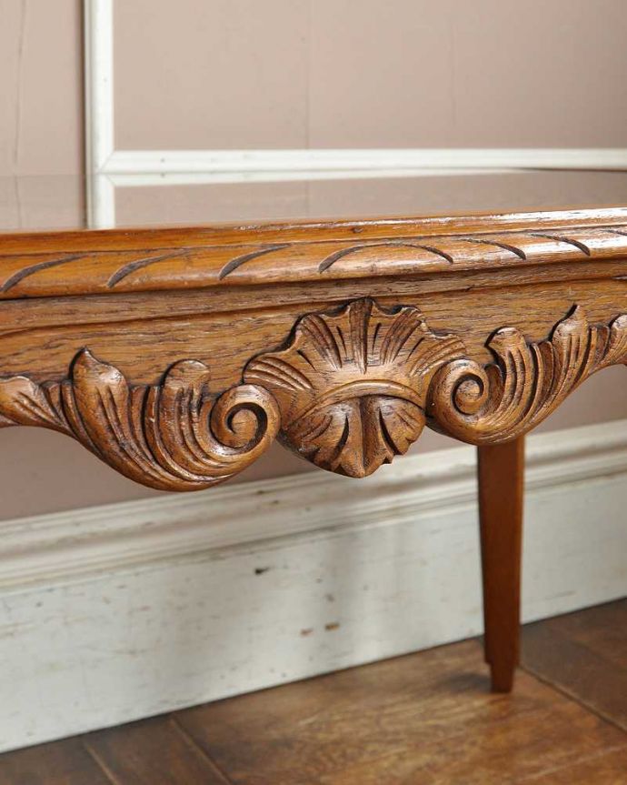 アンティークのテーブル　アンティーク家具　編み目＆豪華な彫刻が美しいアンティークコーヒーテーブル、フランス家具。。(j-2046-f)