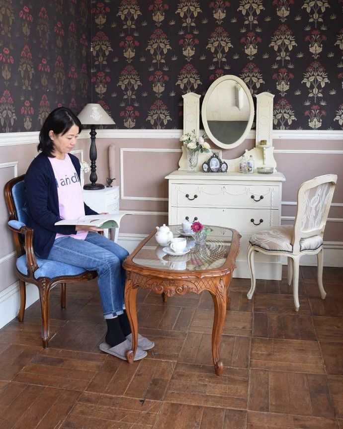 アンティークのテーブル　アンティーク家具　編み目＆豪華な彫刻が美しいアンティークコーヒーテーブル、フランス家具。。(j-2046-f)