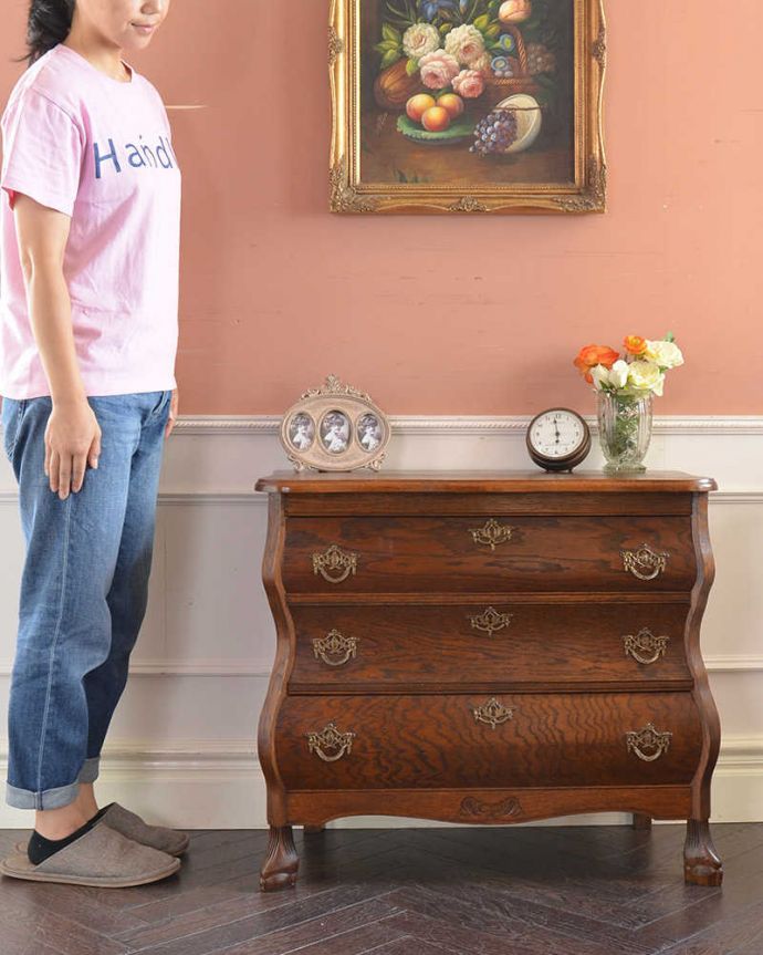 アンティークのチェスト　アンティーク家具　エレガントなアンティーク家具、フランス輸入の３段チェスト（コモード）。美しい曲線美がフランスらしいんです。(j-2056-f)
