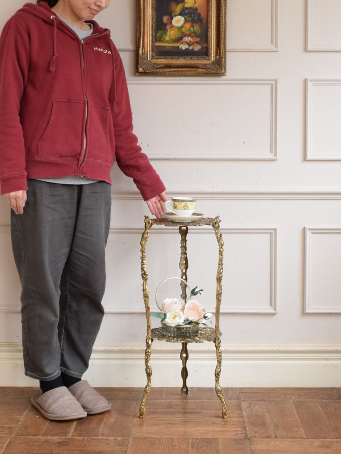 アンティークのサイドテーブル