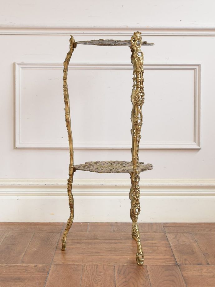 サイドテーブルの側面