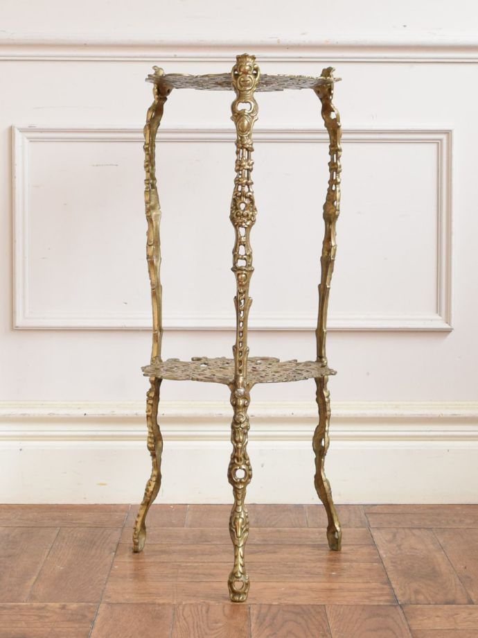 どこから見てもキレイなサイドテーブル