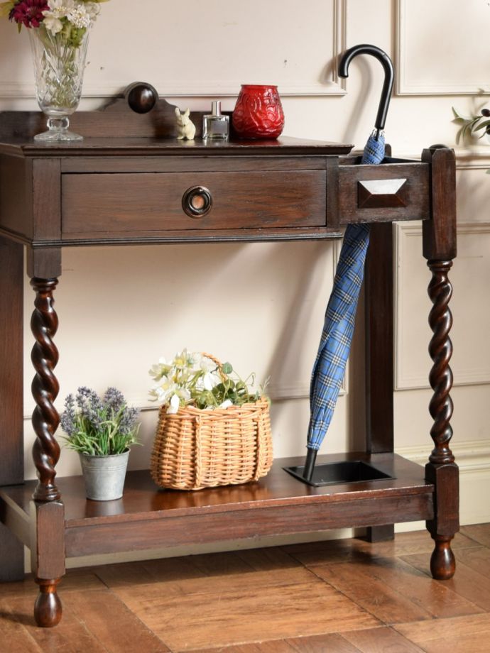 傘立てとして使うアンティーク家具