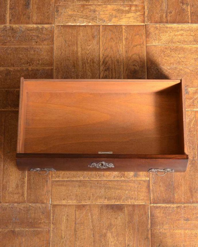 アンティークのチェスト アンティーク家具 ウォルナット材のチェスト(コモード)、高級感溢れるアンティーク家具。キレイに修復したので、何を入れてもOKです。(j-2080-f)