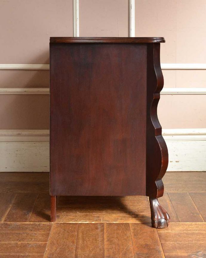 アンティークのチェスト アンティーク家具 ウォルナット材のチェスト(コモード)、高級感溢れるアンティーク家具。横から見てもステキ横から見るとこんな感じ。(j-2080-f)