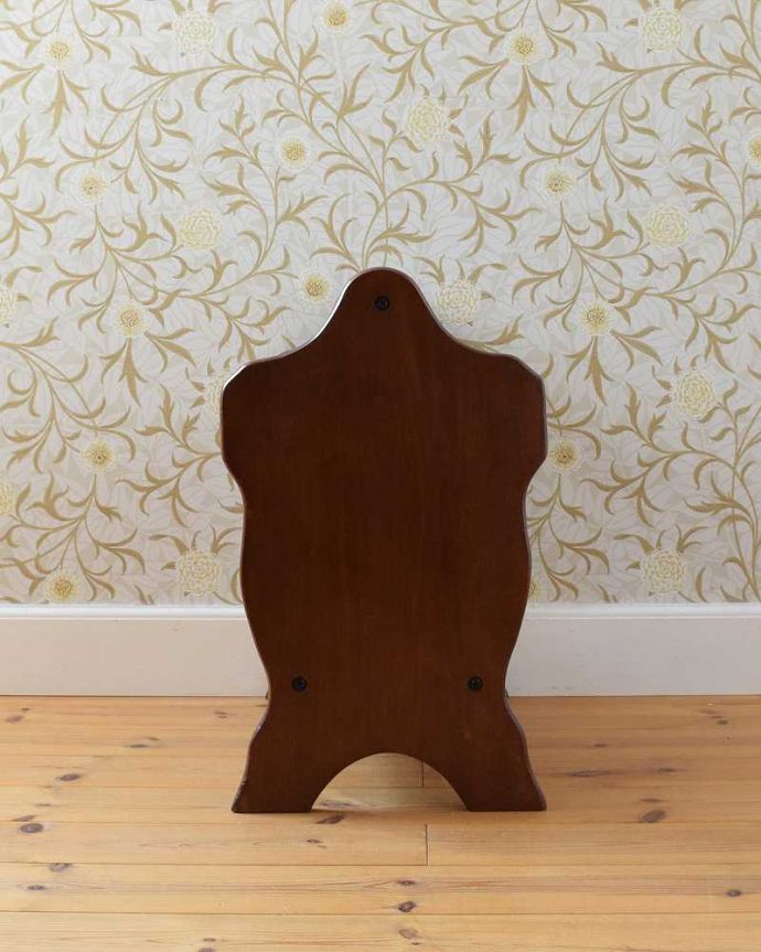 マガジンラック アンティーク家具 綺麗な編み目がポイント、どこでも使えるお洒落なアンティークマガジンラック。横から見てもキレイです360度、どの角度から見てもキレイに仕上がっています。(j-2087-f)