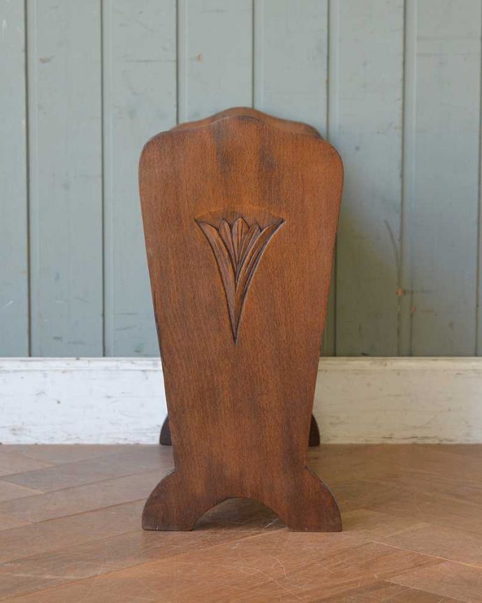 マガジンラック　アンティーク家具　綺麗な編み目がアクセントになる、持ち手付きのアンティークマガジンラック。横から見てもキレイです360度、どの角度から見てもキレイに仕上がっています。(j-2088-f)