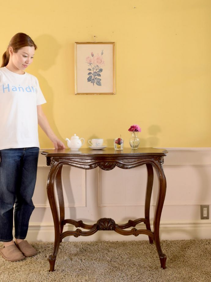 フランスアンティークのテーブル