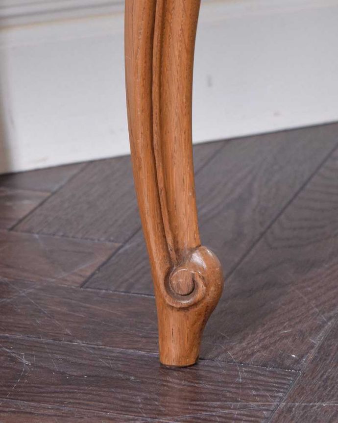 カスタード色のアーコール　アンティーク家具　フランスのアンティーク家具、小さくて可愛いサイドチェスト（ナイトテーブル）。女性1人でもラクラク運べます。(j-2096-f)