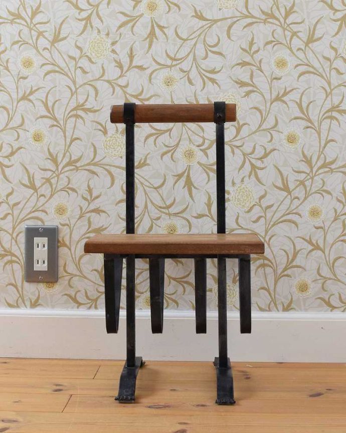 マガジンラック　アンティーク家具　アイアン×木がお洒落なアンティークのマガジンラック。。(j-2098-f)