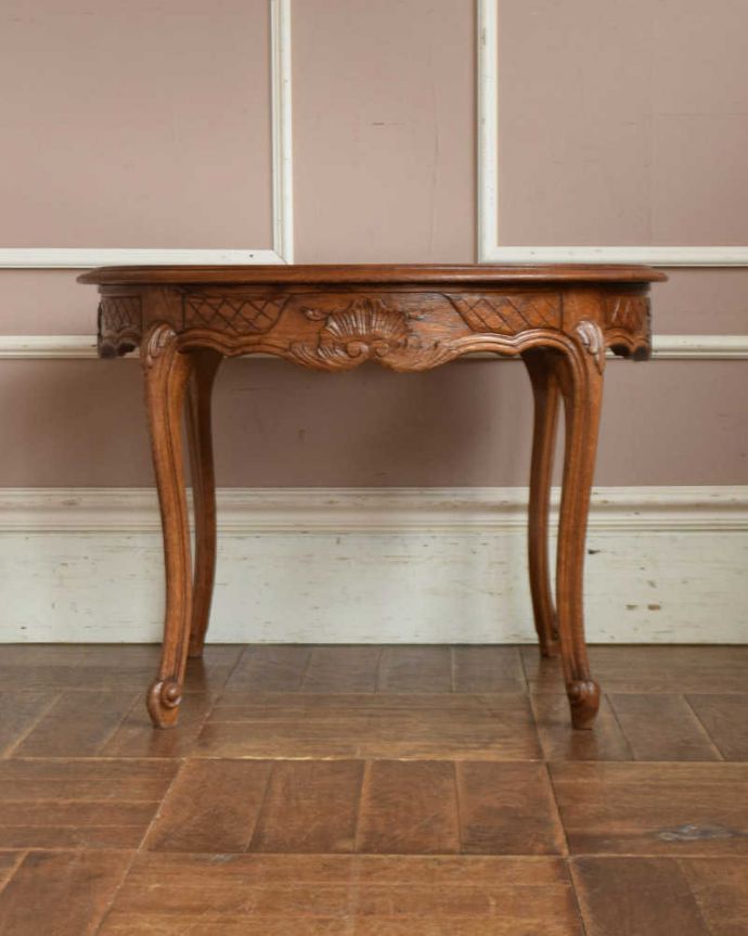 アンティークのテーブル　アンティーク家具　編み目が美しいガラス天板のアンティーク家具、彫刻が美しいフランスのコーヒーテーブル。横から見てもステキ真横から見るとこんな感じに見えます。(j-2101-f)