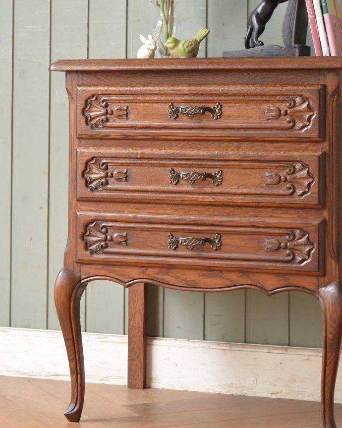 アンティークのチェスト　アンティーク家具　南仏スタイルのアンティーク家具、美しい猫脚のスモールチェスト。自慢したくなる美しさやっぱりフランスのチェストは美しい見た目が魅力。(j-2111-f)