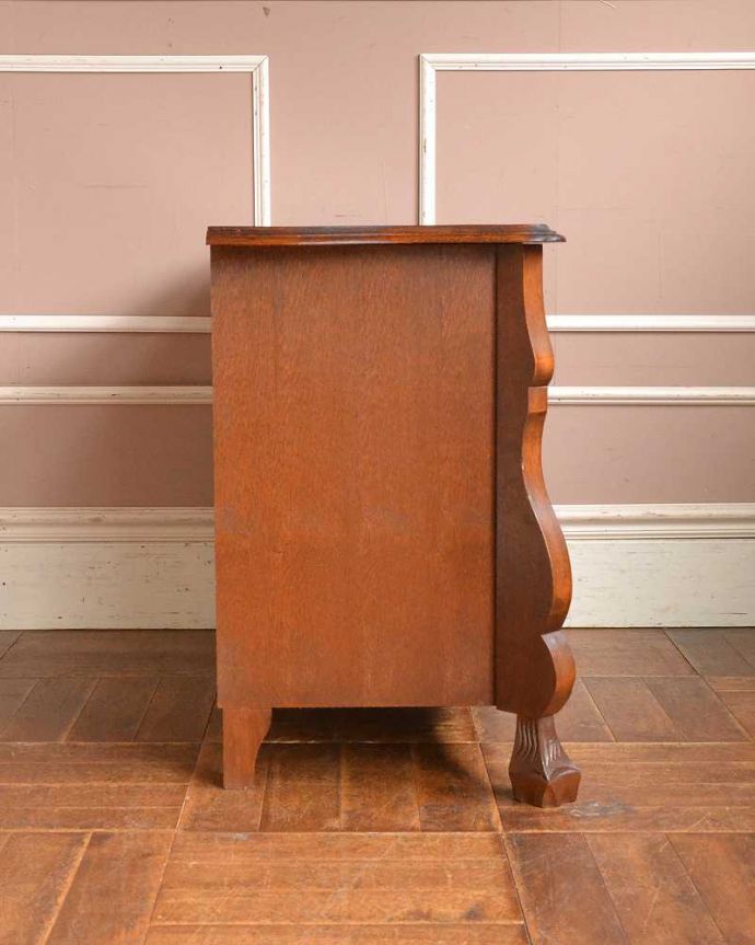 アンティークのチェスト　アンティーク家具　フランスからやってきたアンティーク家具、ワイドタイプの3段チェスト（コモード）。横から見てもステキ横から見るとこんな感じ。(j-2113-f)