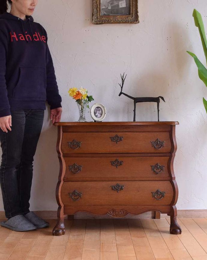 アンティークのチェスト　アンティーク家具　フランススタイルのアンティーク家具、オーク材の３段チェスト（コモード）。美しい曲線美がフランスらしいんです。(j-2117-f)