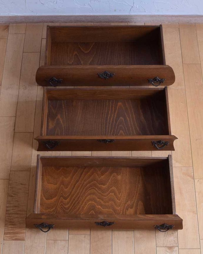 アンティークのチェスト　アンティーク家具　フランススタイルのアンティーク家具、オーク材の３段チェスト（コモード）。キレイに修復したので、何を入れてもOKです。(j-2117-f)