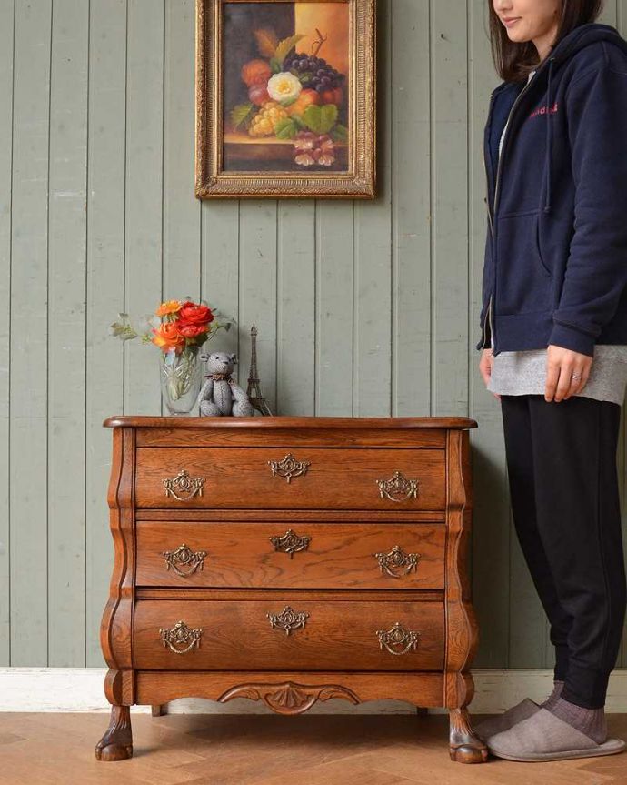 アンティークのチェスト　アンティーク家具　フレンチスタイルの優雅なアンティーク家具、曲線が魅力のチェスト(コモード)。美しい曲線美がフランスらしいんです。(j-2119-f)