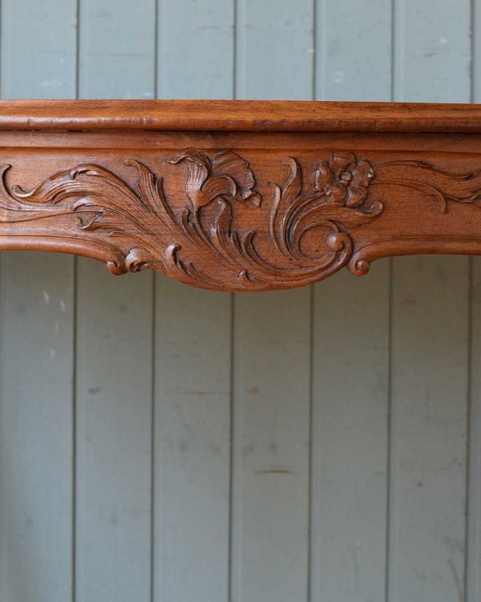 アンティークのテーブル　アンティーク家具　うっとりする美しい脚線美のアンティーク、フランスらしい優雅なティーテーブル。。(j-2120-f)