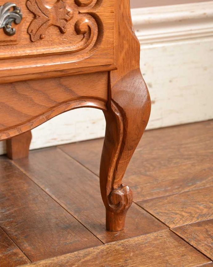 アンティークのチェスト　アンティーク家具　南フランスのエレガントなアンティーク家具、コンパクトでスマートな５段チェスト。女性1人でもラクラク運べます。(j-2123-f)