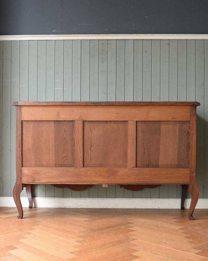 サイドボード　アンティーク家具　フランスの優雅でエレガントなアンティーク家具、装飾が美しいサイドボード。後ろ姿も見て下さい。(j-2124-f)