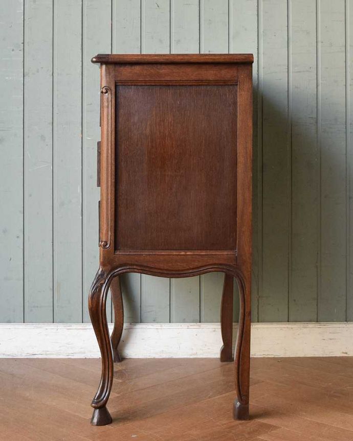 アンティークのチェスト　アンティーク家具　南仏スタイルの美しいアンティーク家具、使いやすいチェスト。横から見てもステキ横から見るとこんな感じ。(j-2125-f)