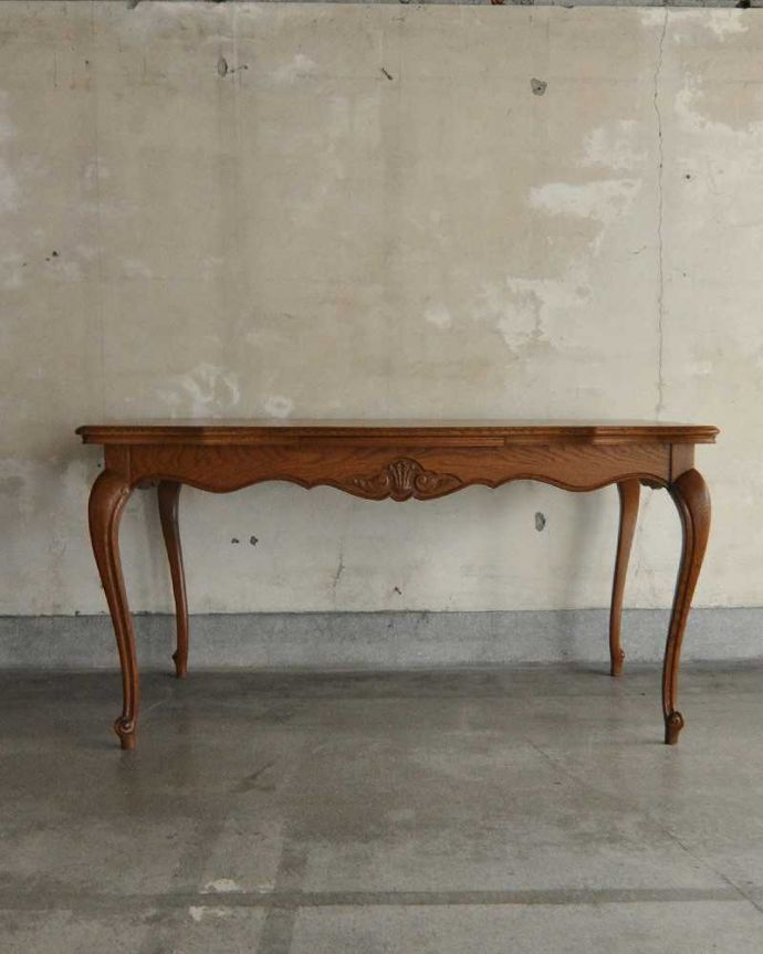 アンティークのテーブル　アンティーク家具　フランス輸入の美しいアンティーク家具、ドローリーフテーブル（伸張式ダイニングテーブル） 。横から見てもステキやっぱり脚の曲線が美しい･･･みんなに自慢したくなる脚線美です。(j-2126-f)