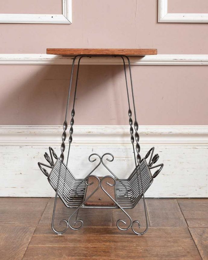 マガジンラック　アンティーク家具　アンティーク　マガジンラック。横から見ると･･･360度、どの角度から見てもキレイに仕上がっています。(j-2128-f)