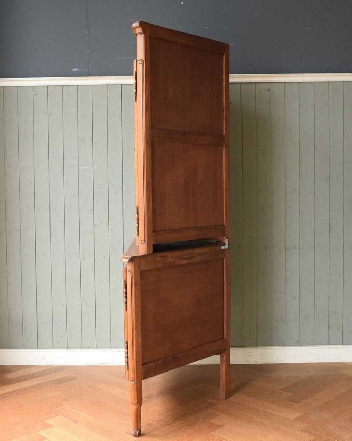 アンティークのキャビネット　アンティーク家具　ゴージャスな雰囲気のアンティーク、フランスらしいガラスのコーナーキャビネット。横顔だって色っぽい180度どの角度から見ても完璧なフランスのキャビネット。(j-2129-f)