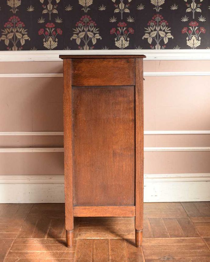アンティークのチェスト アンティーク家具 機能的な英国アンティーク家具、ドレッサーを兼ねたバチェラーズチェスト。横顔だってカッコいい横から見るとこんな感じです。(j-2136-f)
